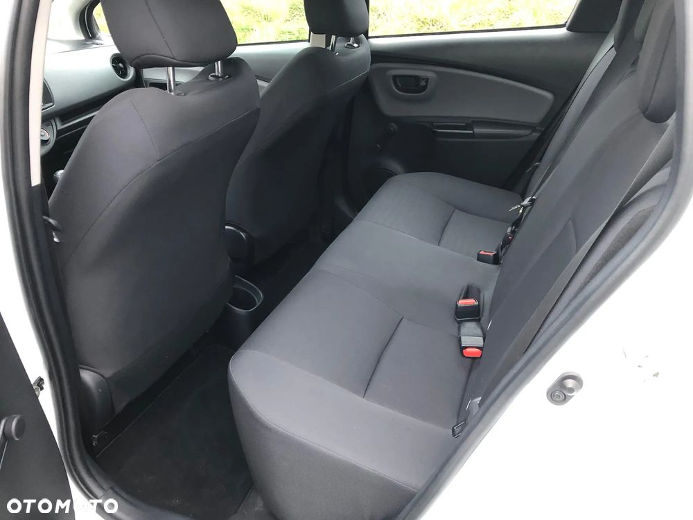 Toyota Yaris - 10
