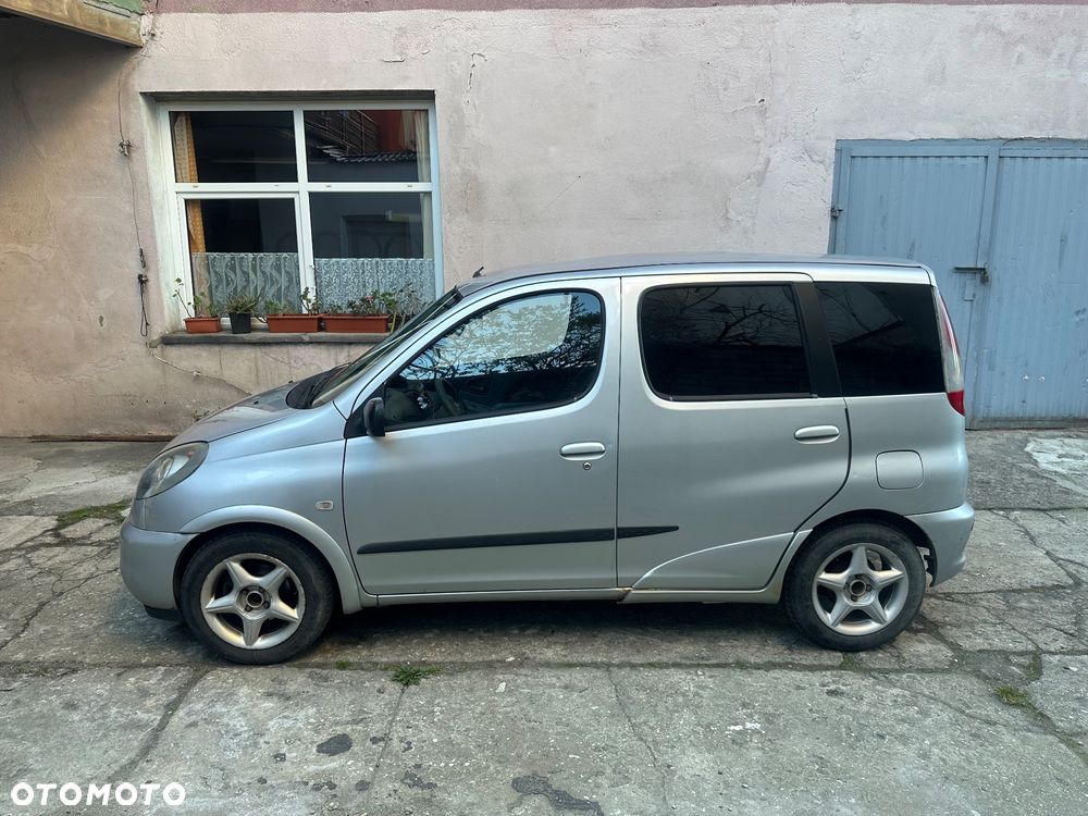 Toyota Yaris Verso - 8