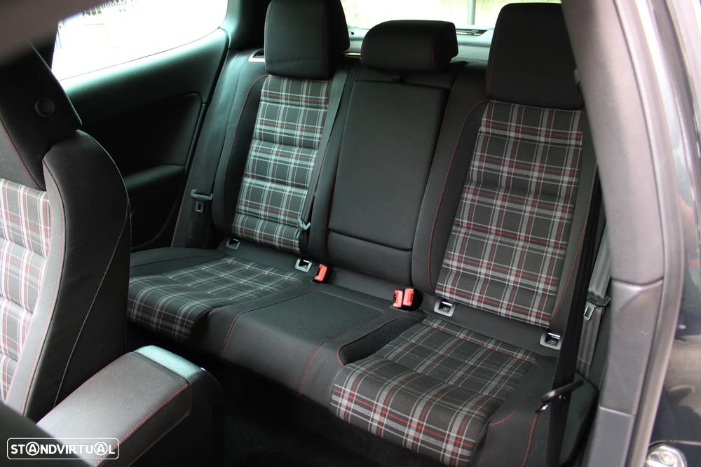 VW Golf 2.0 GTI DSG - 9