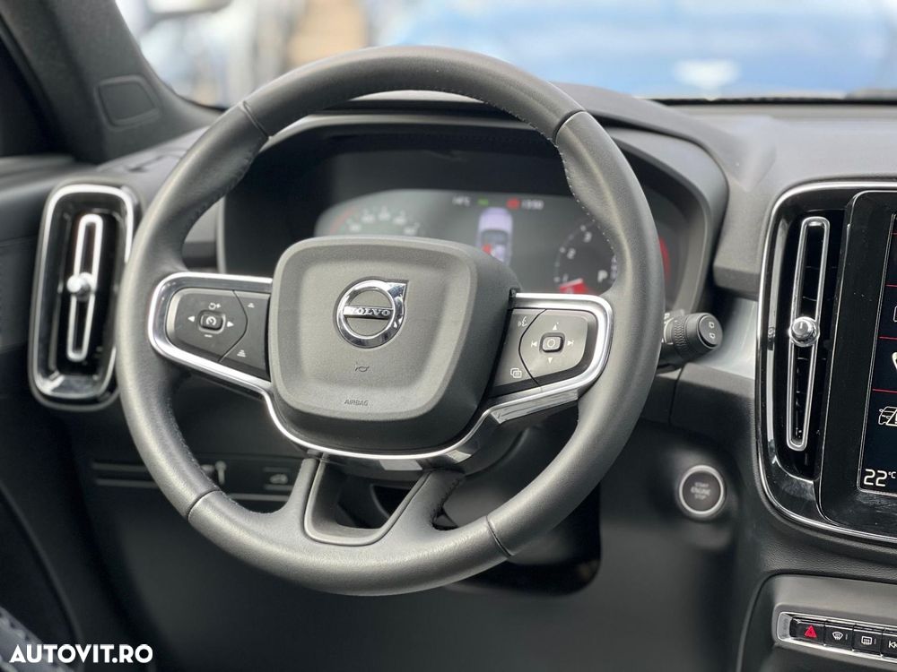 Volvo XC 40 B4 AT8 Mild Hybrid Momentum Pro - 12