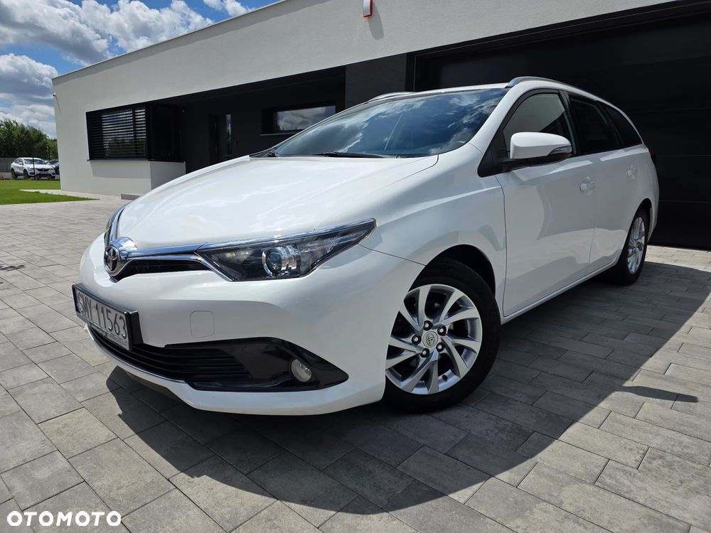 Toyota Auris 1.6 D-4D Comfort - 1