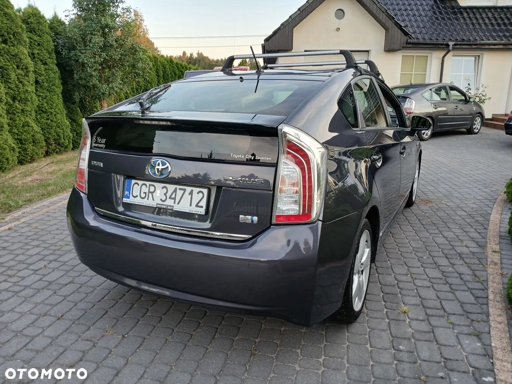 Toyota Prius (Hybrid) Executive - 11