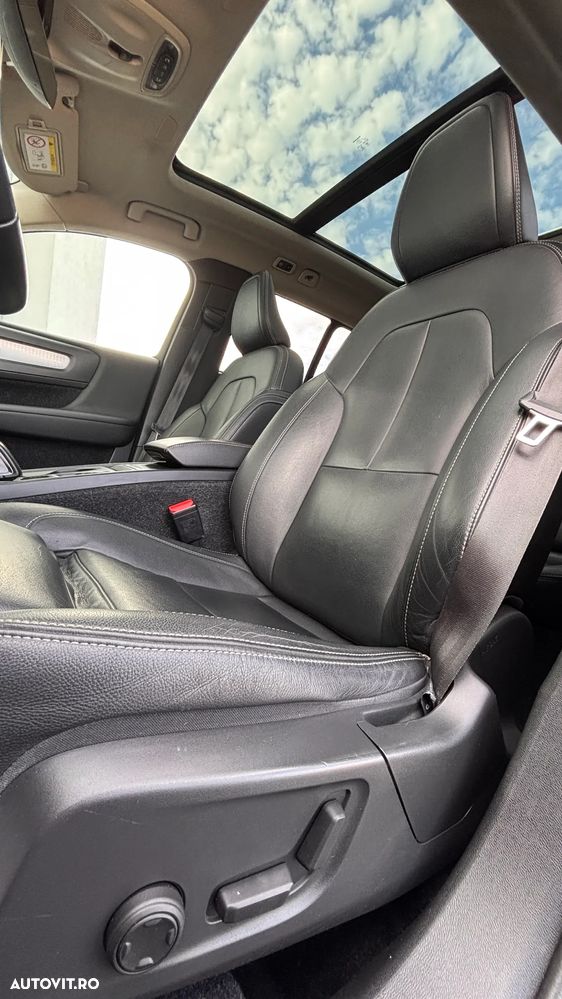 Volvo XC 40 D4 AWD Geartronic Momentum Pro - 11
