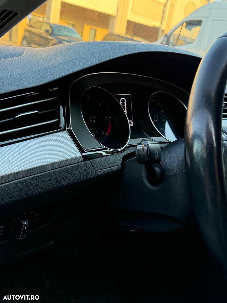 Volkswagen Passat 2.0 TDI DSG Comfortline - 9