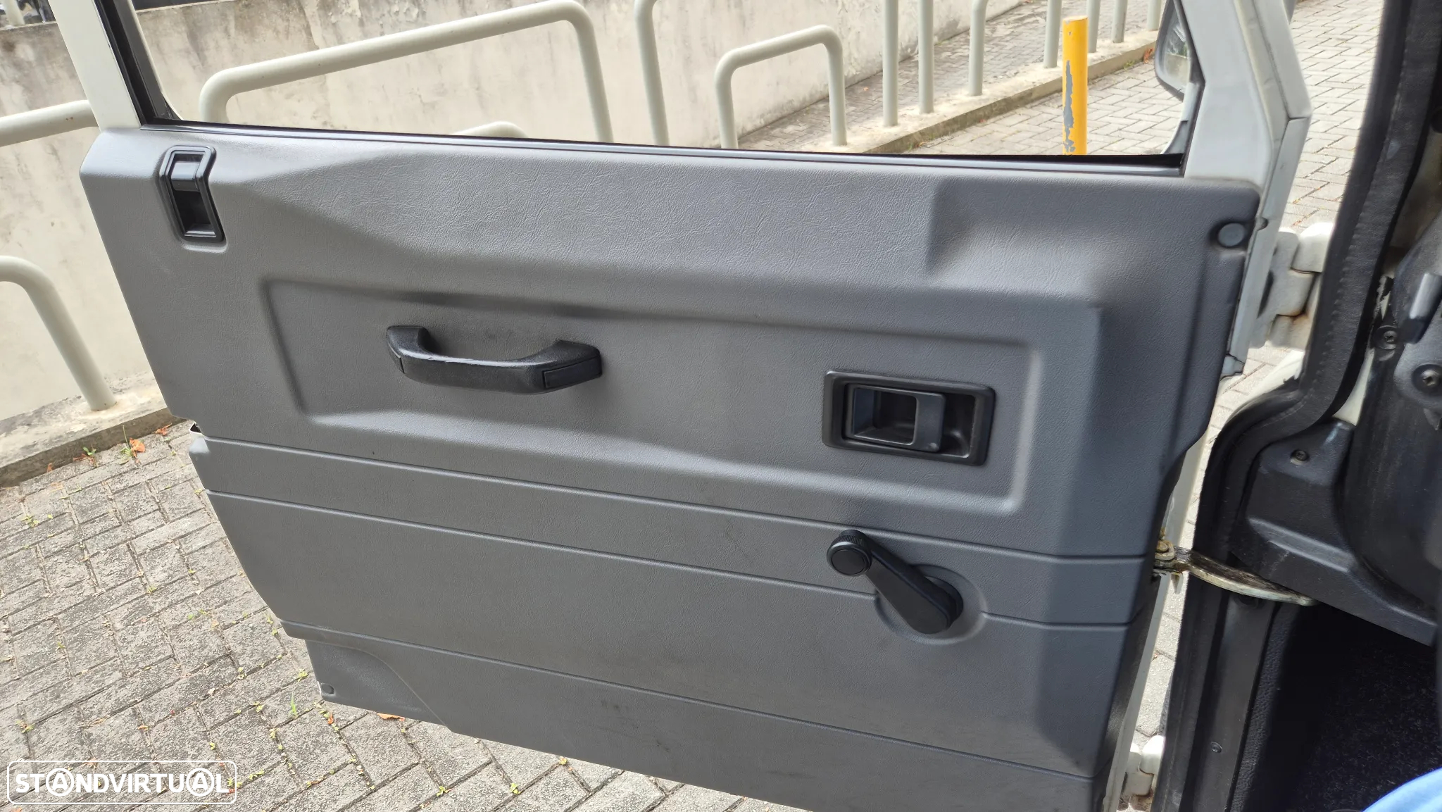 Land Rover Defender 90 2.5 TD5 Metal Top - 6