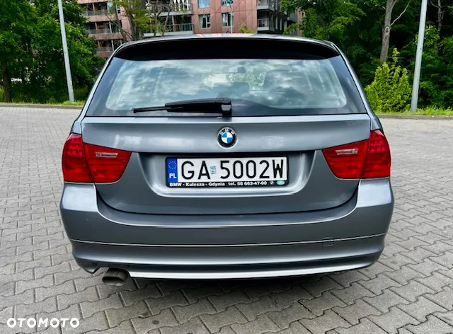 BMW Seria 3 318d DPF Touring - 2