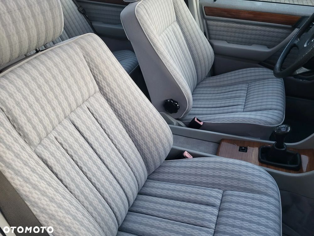 Mercedes-Benz W124 (1984-1993) - 18