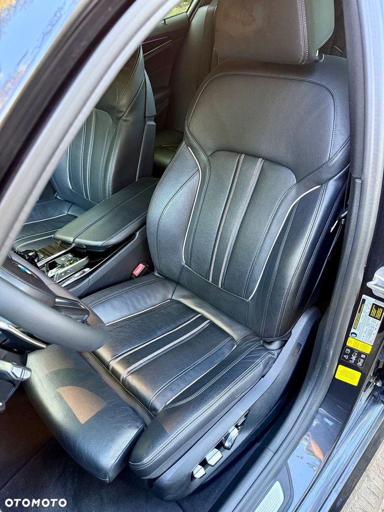 BMW Seria 5 M550i xDrive - 18