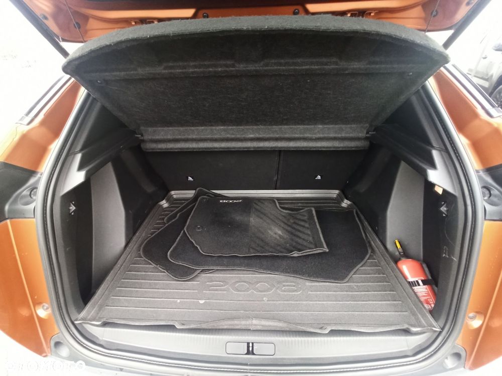 Peugeot 2008 - 9