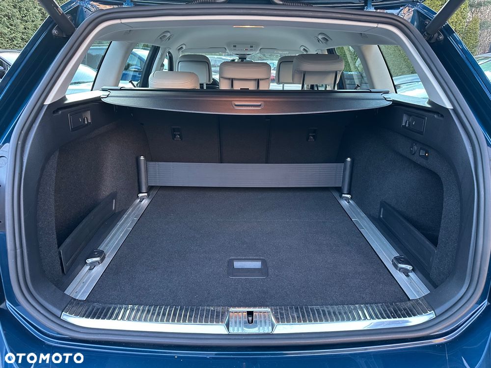 Volkswagen Passat Variant 2.0 TDI SCR DSG Elegance - 21