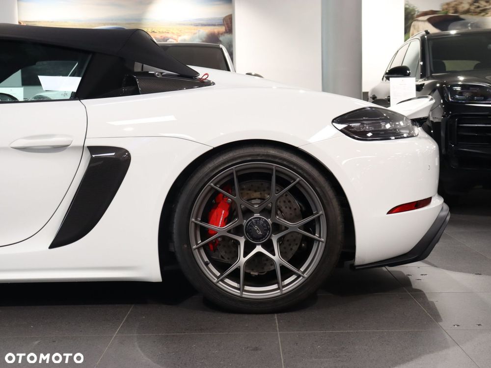 Porsche 718 Spyder - 12