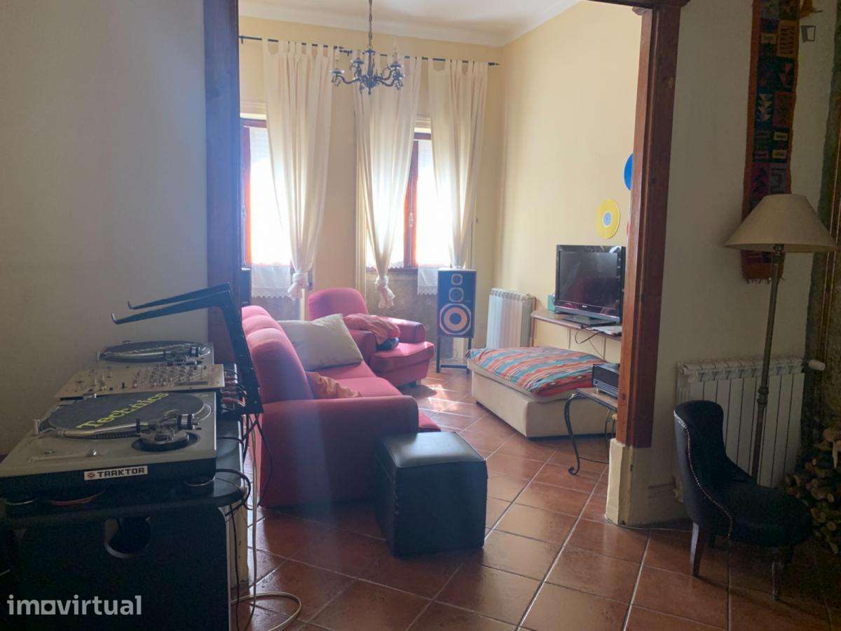 Quarto - localizado em Paranhos Porto - Grande imagem: 3/7