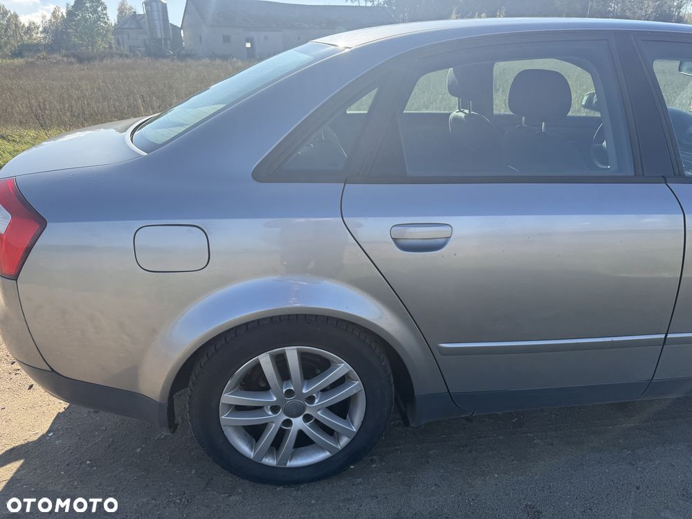 Audi A4 Avant 2001 photo 4