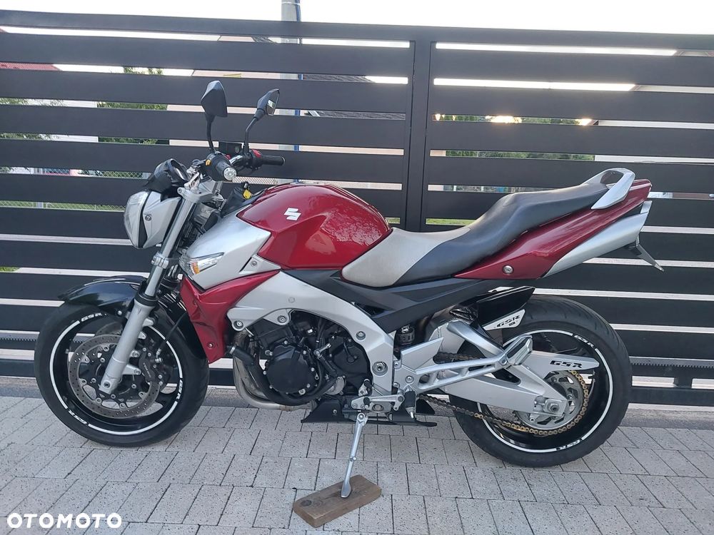 Suzuki GSR - 1