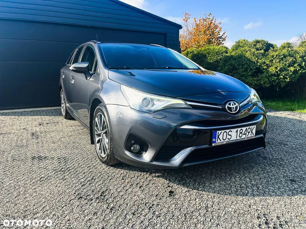 Toyota Avensis 1.6 D-4D Prestige - 4