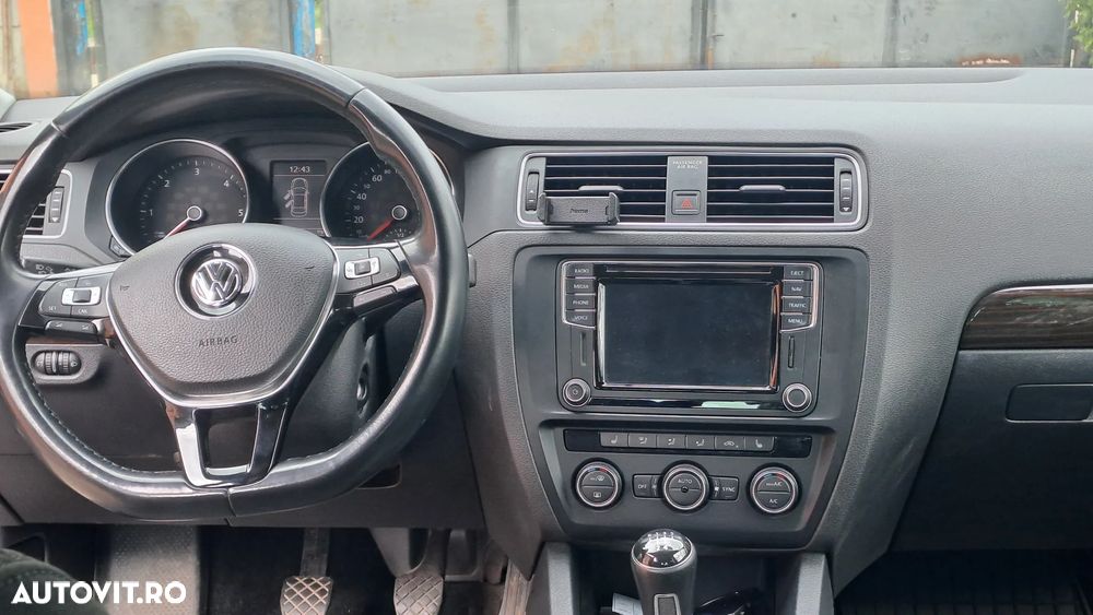 Volkswagen Jetta 2.0 TDI Comfortline - 9