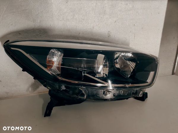 RENAULT CAPTUR LIFT 260102734R LAMPA PRAWA EU