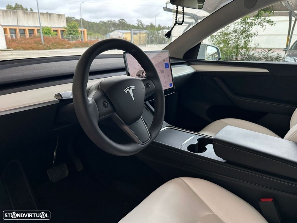 Tesla Model Y Standard RWD - 7