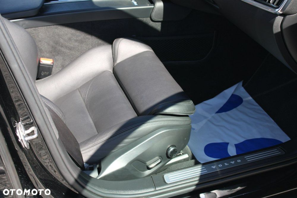 Volvo V90 Cross Country D4 AWD - 39