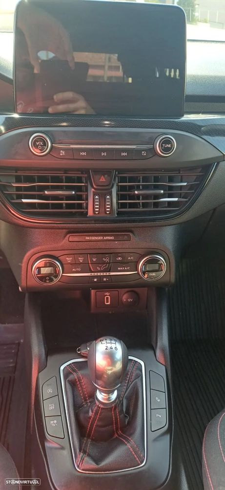 Ford Focus SW 1.5 TDCi EcoBlue ST-Line - 24