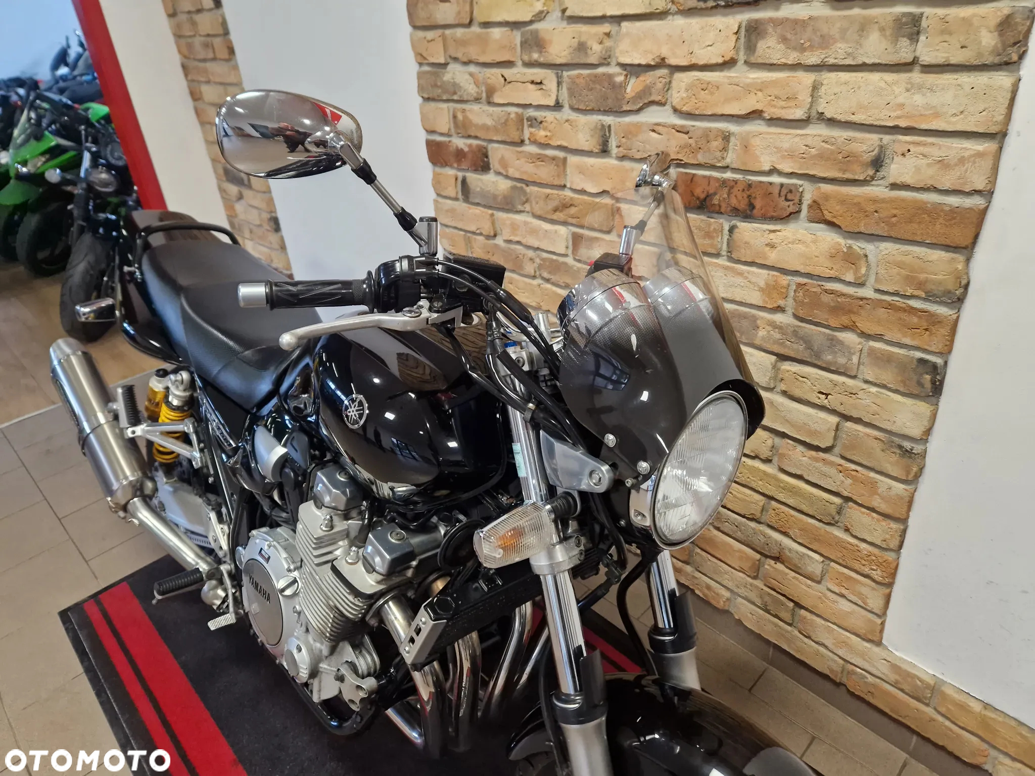 Yamaha XJR - 31