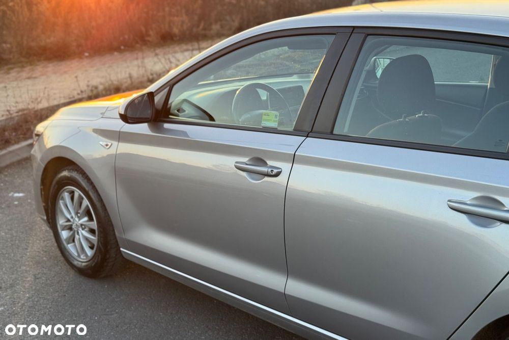 Hyundai i30 1.5 DPI Classic + - 15