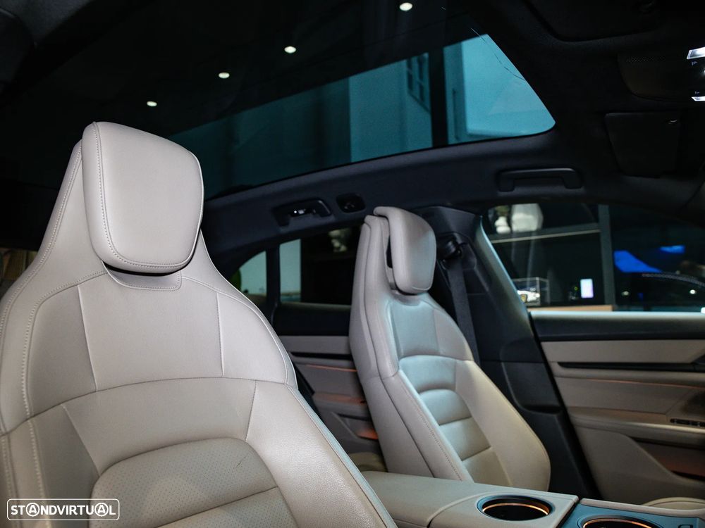 Porsche Taycan Cross Turismo 4 - 36