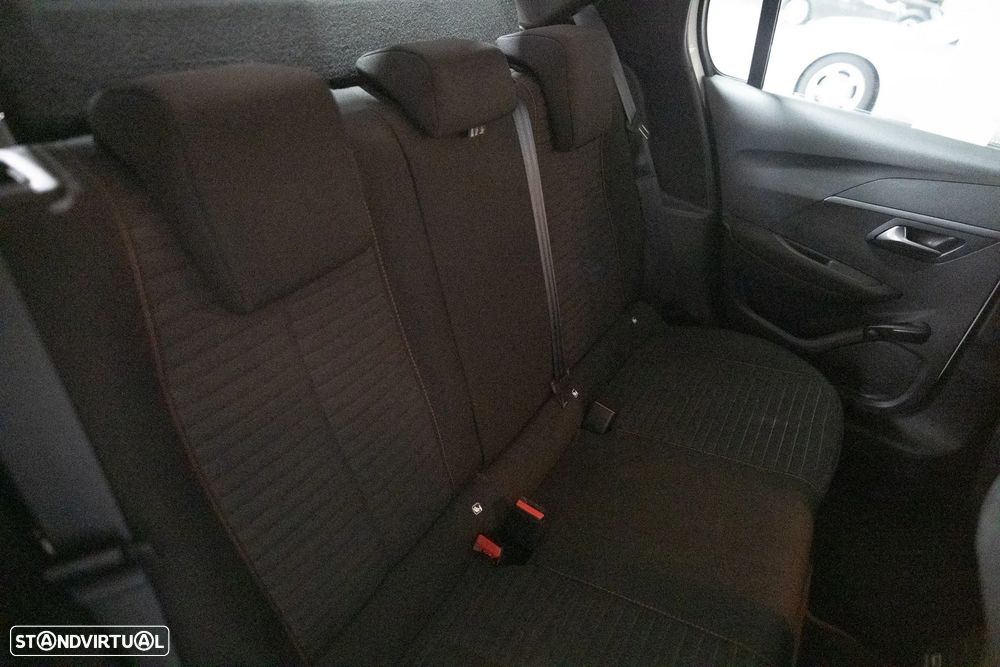 Peugeot e-208 Allure - 21