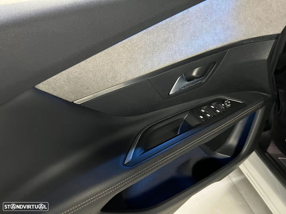 Peugeot 3008 1.6 Hybrid GT Pack e-EAT8 - 32