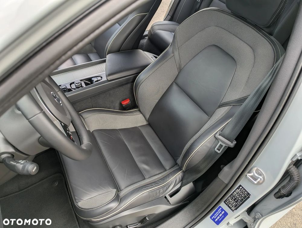 Volvo V60 B4 B Plus Dark - 15
