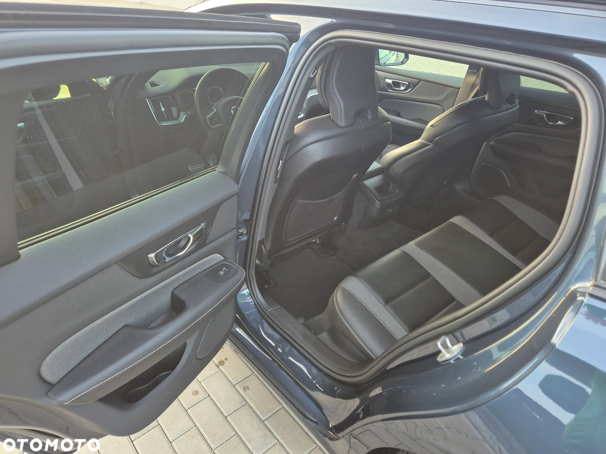 Volvo V60 T4 Momentum Pro - 12