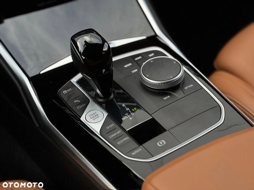 BMW Seria 3 330i xDrive Sport Line - 18