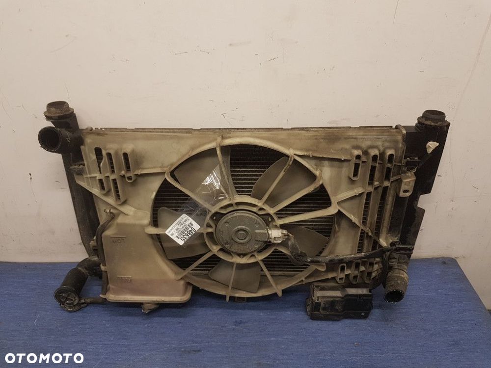 TOYOTA AVENSIS T25 1.6B CHŁODNICA WODY - 2