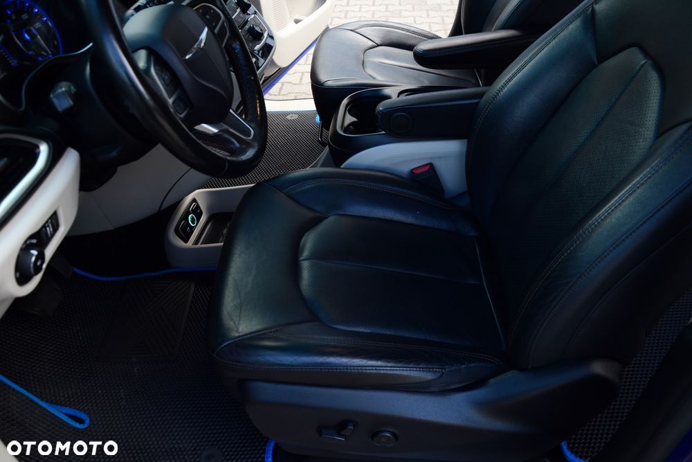Chrysler Pacifica - 20