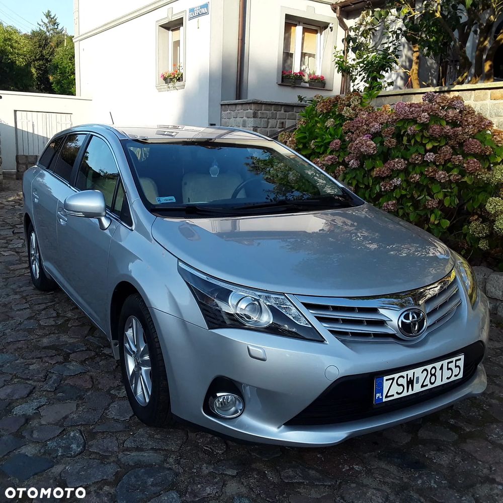 Toyota Avensis 2.0 D-4D Executive - 1