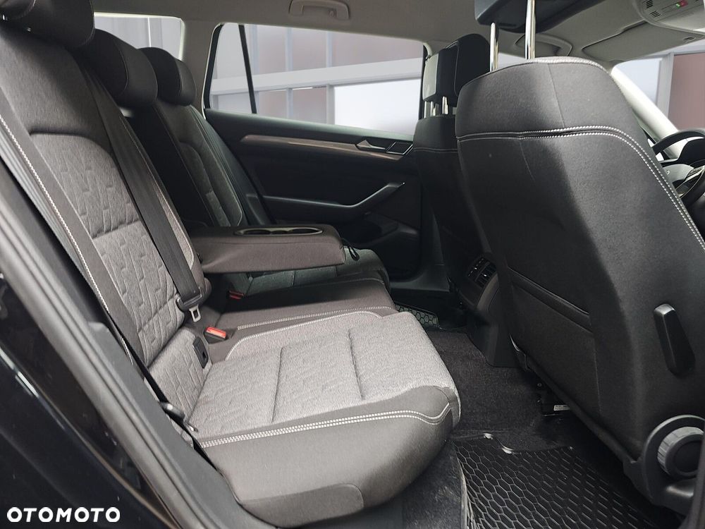 Volkswagen Passat Variant 1.5 TSI EVO Business DSG - 12
