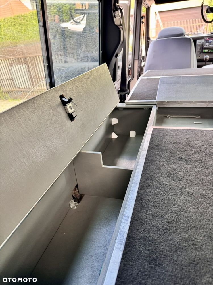 Land Rover Defender 2.5 TDI - 21