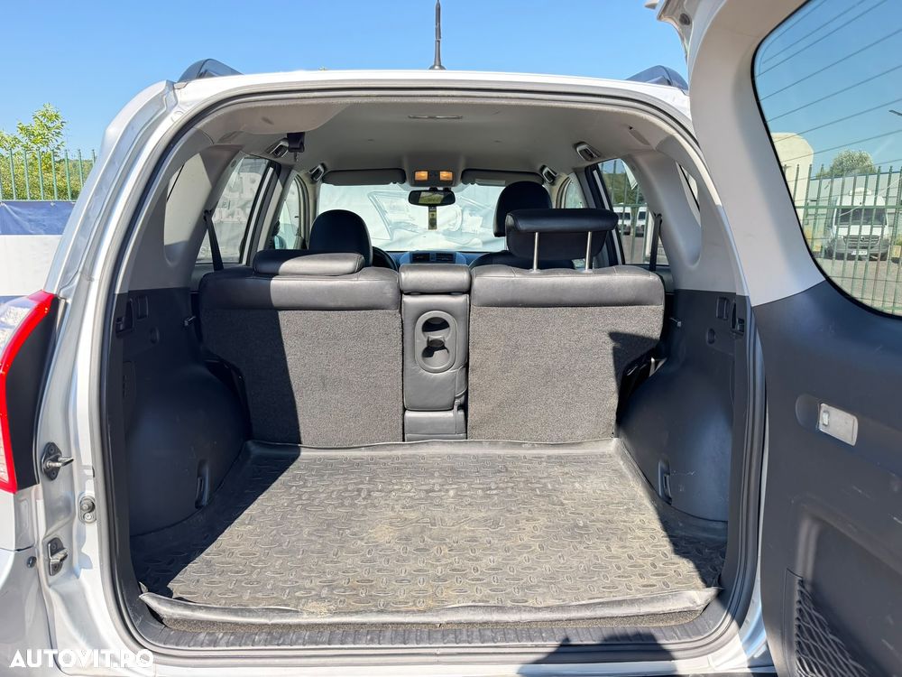 Toyota RAV4 2.2L D-CAT A/T Luxury - 21