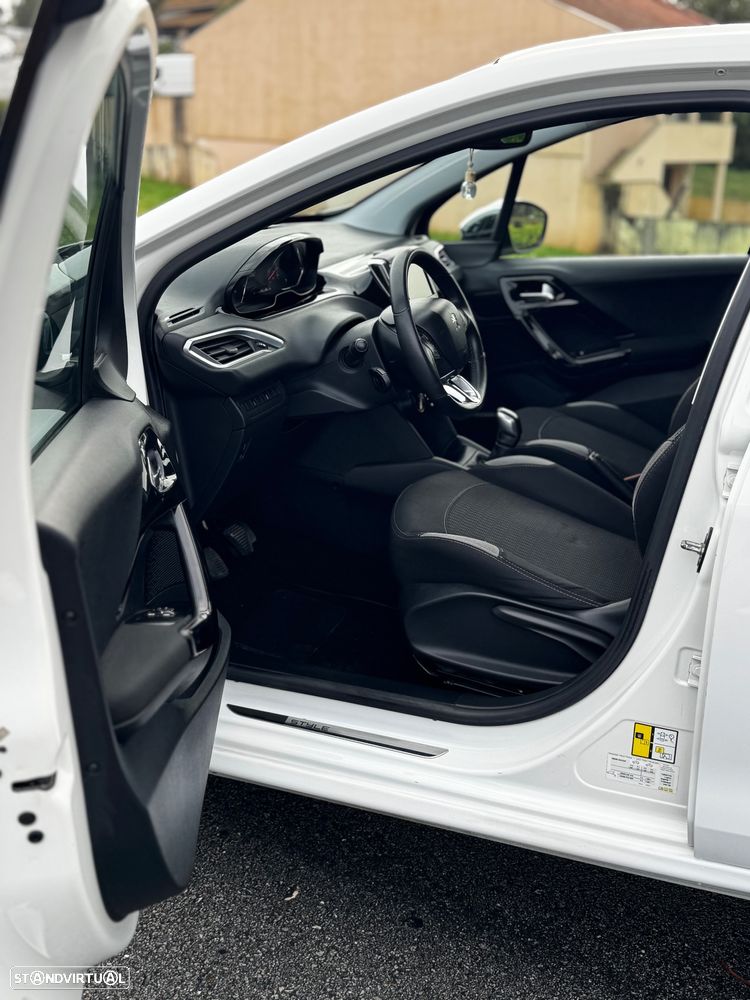 Peugeot 208 1.4 HDi SE Style - 5