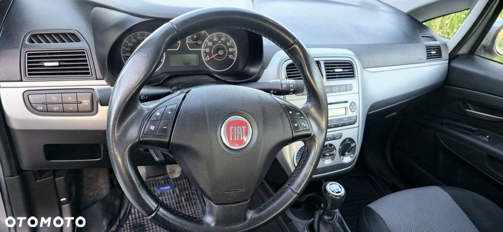 Fiat Grande Punto Actual 1.4 8V Estiva Blue&Me Euro5 - 17