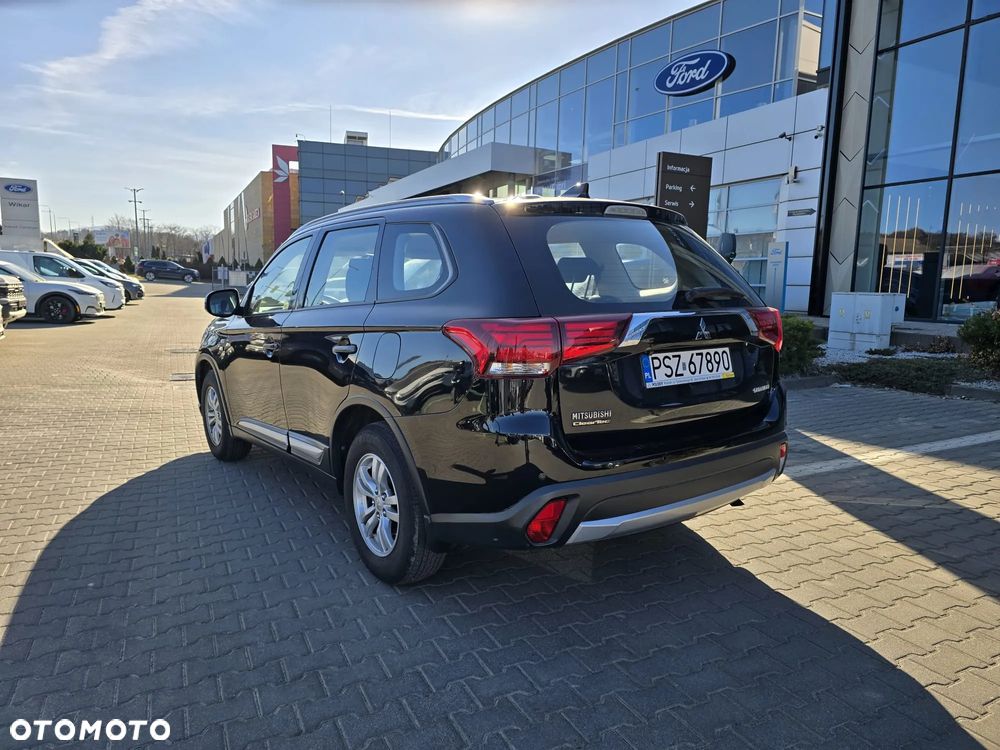 Mitsubishi Outlander 2.0 Invite + 2WD - 5