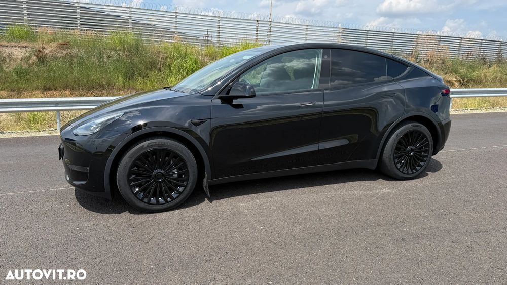 Tesla Model Y - 16