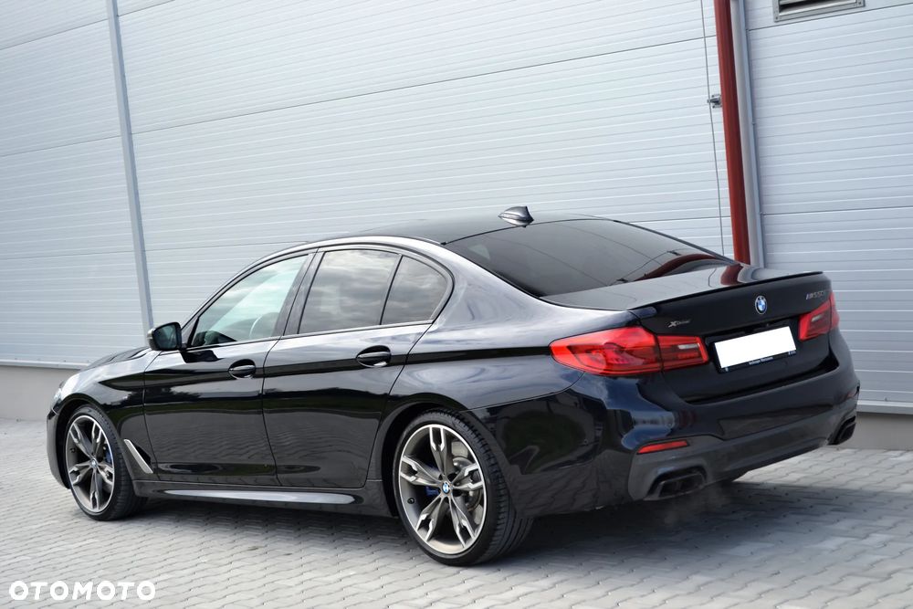 BMW Seria 5 M550i xDrive sport - 11