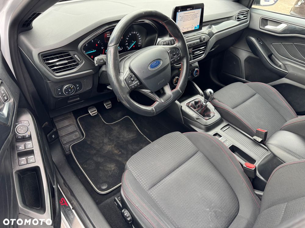 Ford Focus 1.5 EcoBlue Start-Stopp-System ST-LINE DESIGN - 17