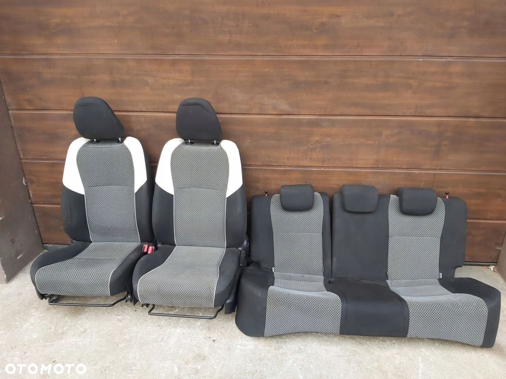 Toyota Yaris III fotel lewy prawy przód kanapa tył - 1