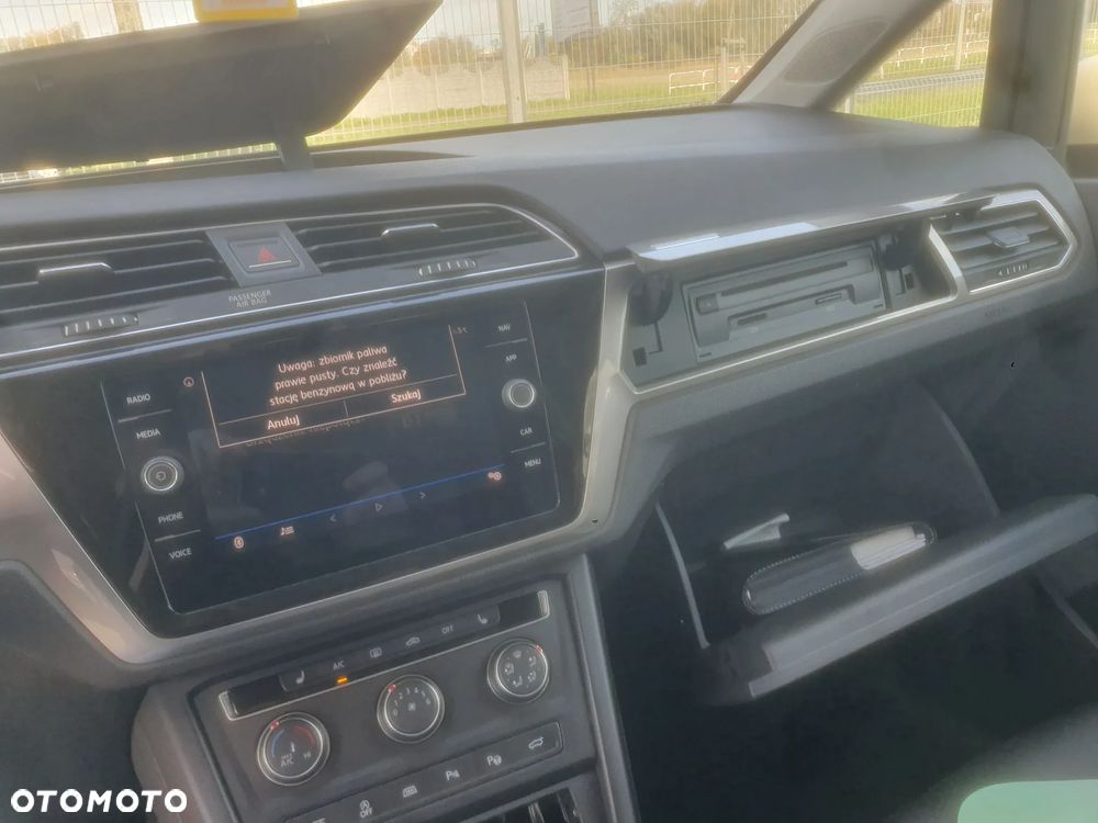 Volkswagen Touran - 23