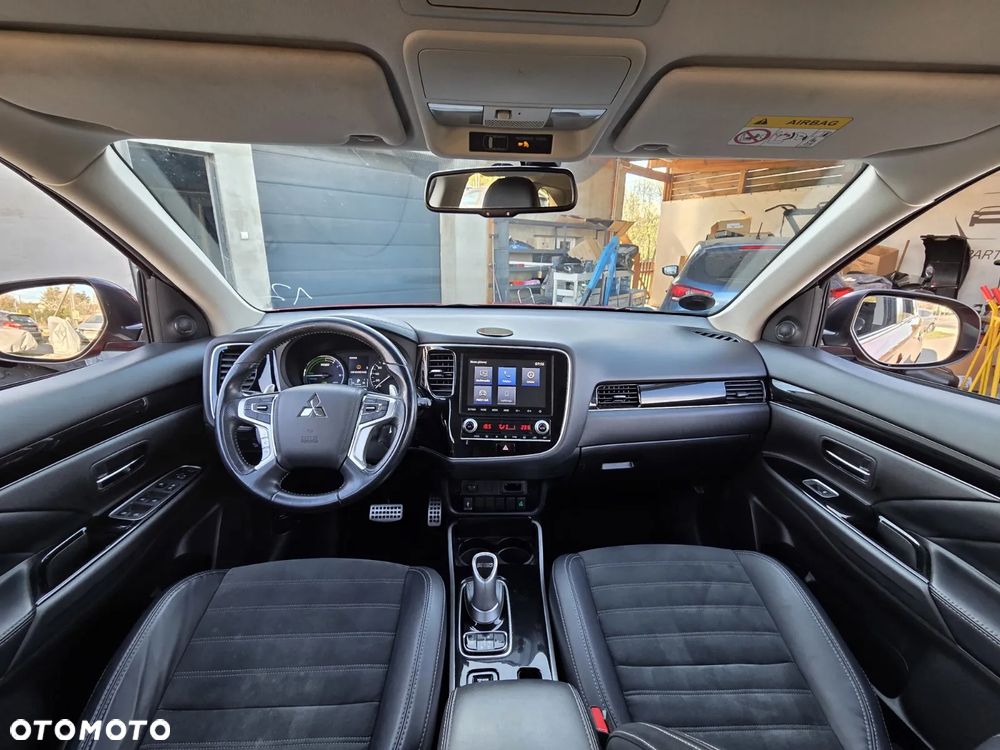 Mitsubishi Outlander - 16