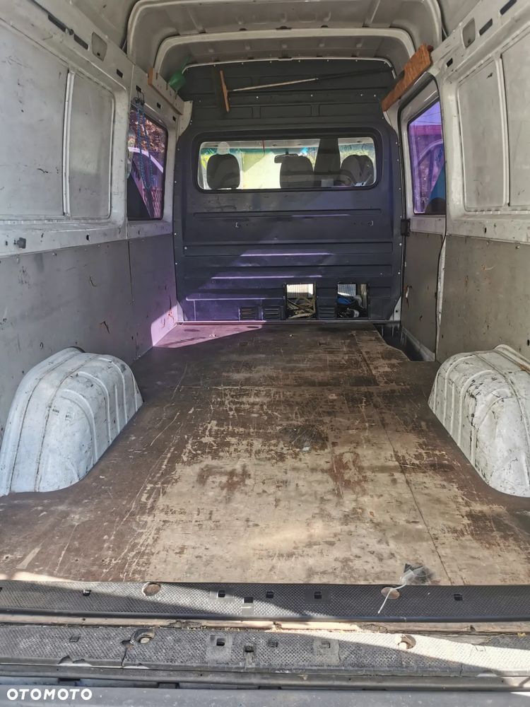 Mercedes-Benz Sprinter - 9