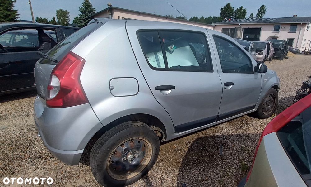 Dacia Sandero 08r TED69 drzwi prawe przednie kompletne