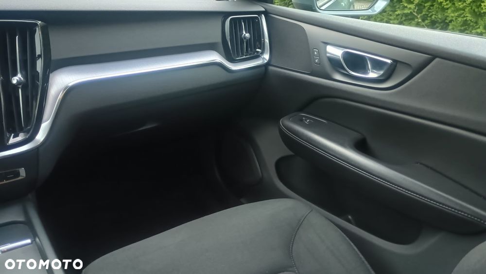 Volvo V60 B4 D R-Design - 17